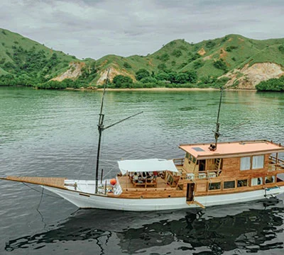 superior boat komodo boat tour service