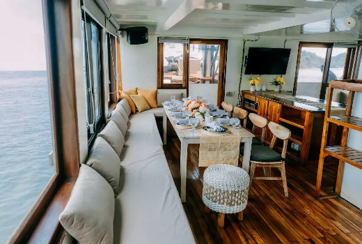 Indoor-Dining-Area-Sukha-Sail