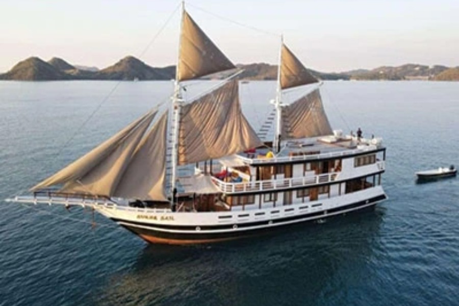 Phinisi Boat