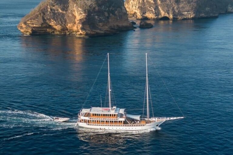 Semi Phinisi Boat Charter 02