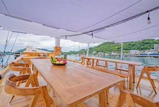 outdoor-area-dining