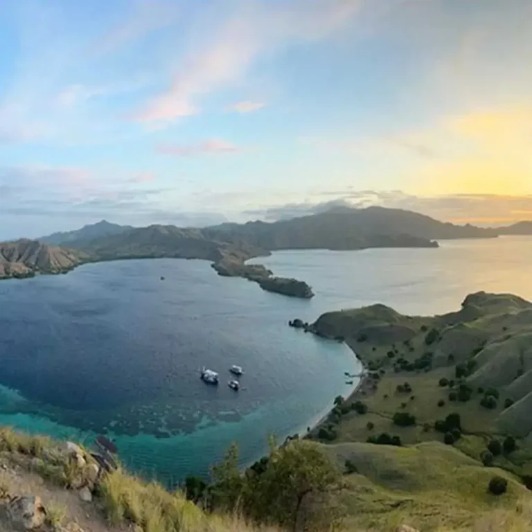 Komodo Flores Tour : Gili Lawa Island