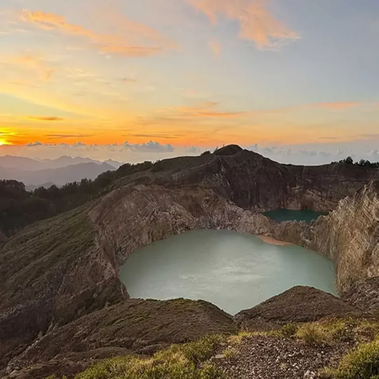 Kelimutu Tricolor Lake