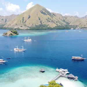 Kelor island - Labuan Bajo Trip komodo trekking tour