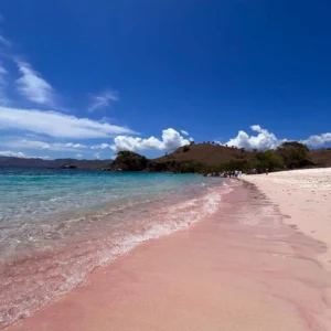Pink Beach in Komdoo